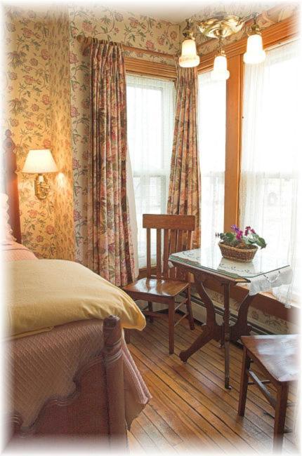 White Lace Inn Стърджън Бей Стая снимка